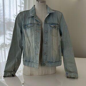 Per Se distressed jean jacket size large